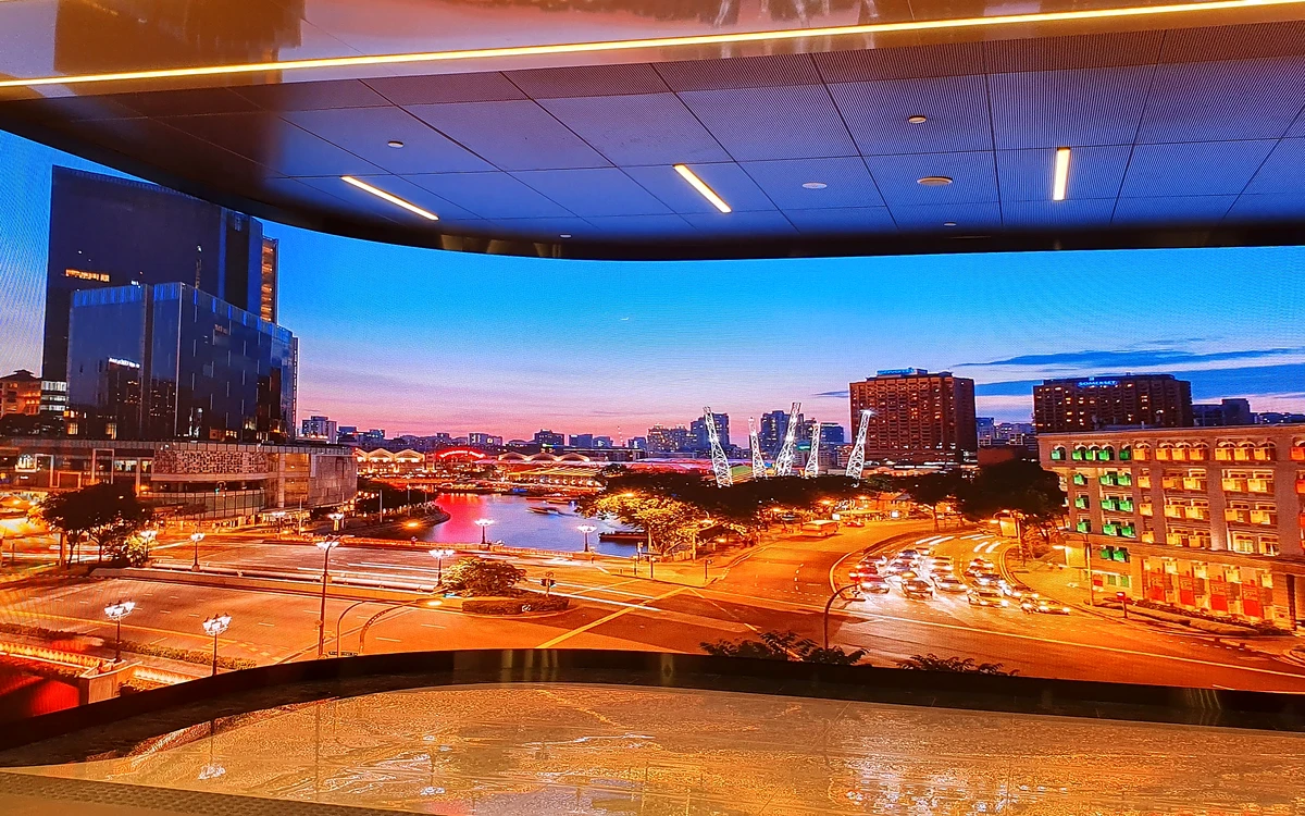ESR BizPark @ Changi — Curved LED Display