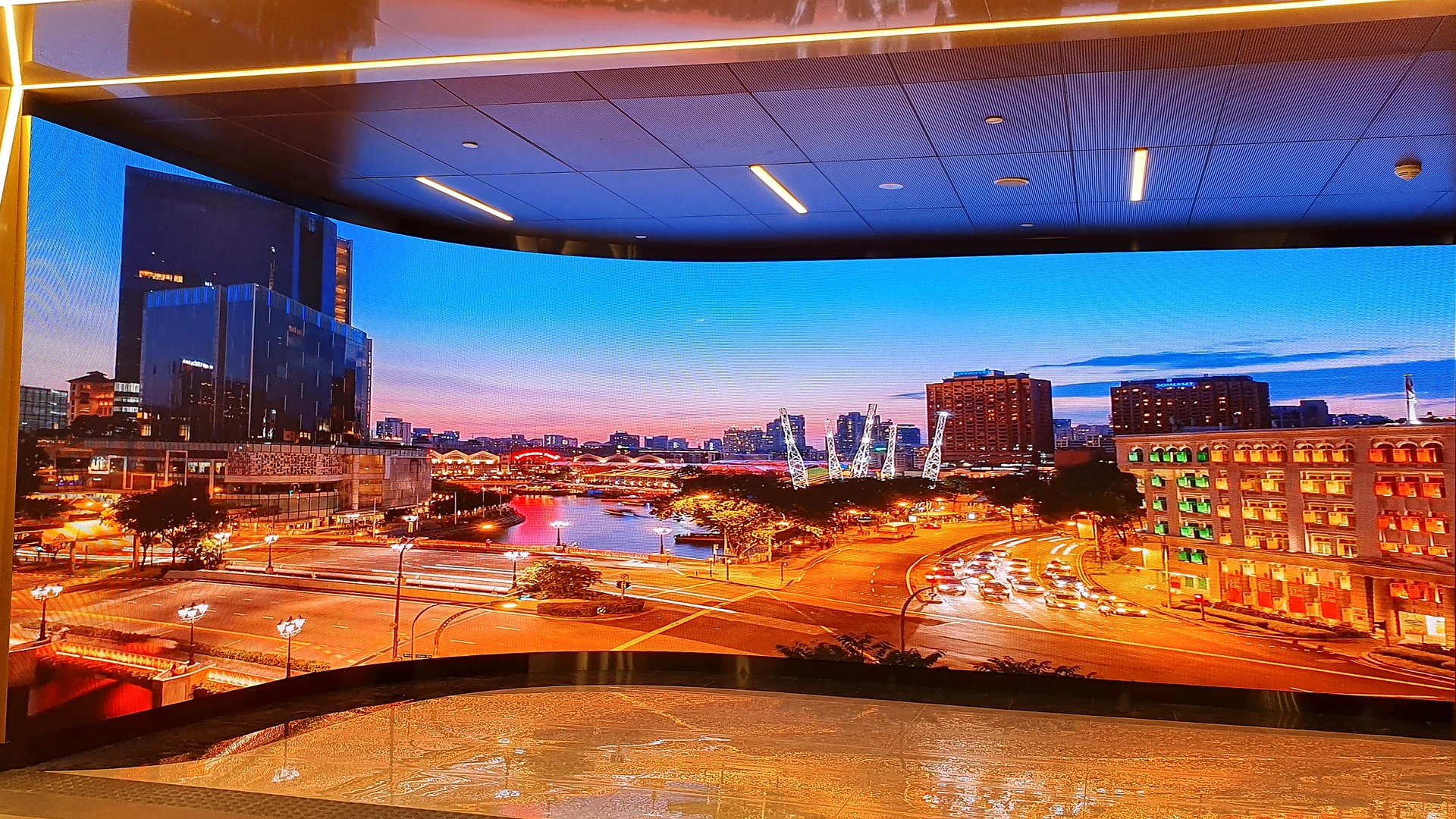 ESR BizPark @ Changi — Curved LED Display